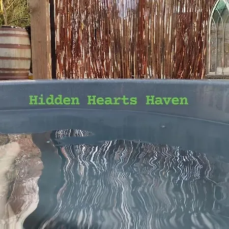 Hidden Hearts Hottub Haven Appartement Roscrea