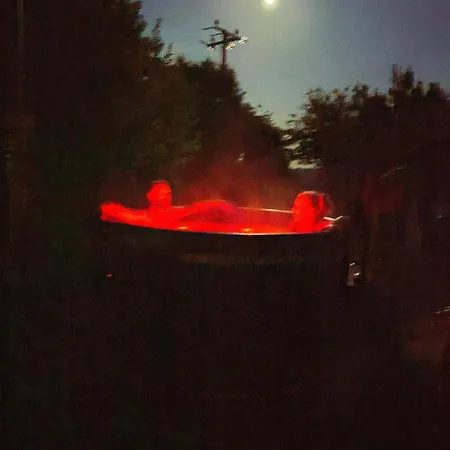 Hidden Hearts Hottub Haven *